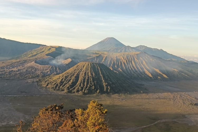 Cheap price with special offer for overland trip from Bali to Ijen tour and Bromo tour - then back Bali 3D Ijen and Bromo tour package from Bali with cheap vacation travel within 3 days trip- return Ijen blue fire and Bromo tour package from Bali with cheap vacation travel price within 3 days 2 nights overland trip- return Ijen to Bromo Tour