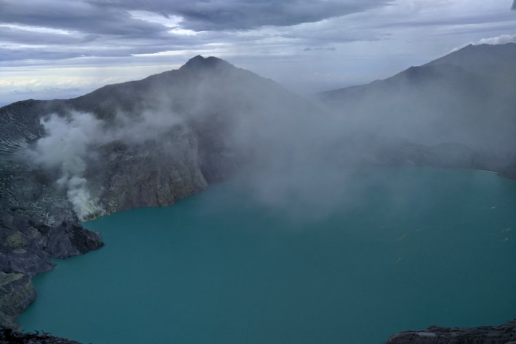 Best Value 2D Bali to Ijen Crater Tour — Cheap Price, Fast Trip Back to Bali Cheap & Smooth 2D Private Trip from Bali to Ijen Crater — Top Budget Choice for Quick Return Experience a cheap 2D Ijen Crater tour from Bali with the best budget-friendly package. Enjoy a hassle-free volcano adventure and the famous Blue Fire. Ijen to Bromo Tour