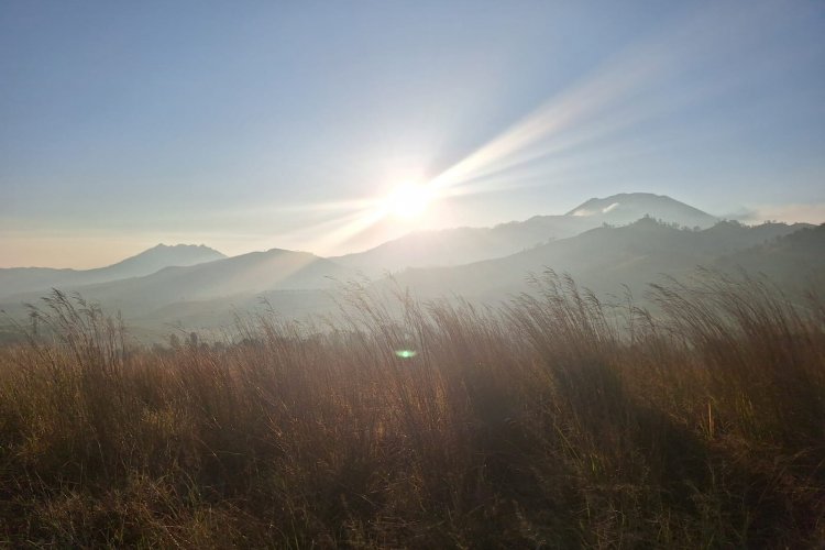 A round way trip from Surabaya with cheap price to Bromo, Tumpak Sewu, and Ijen tour 4D3N A round way trip from Surabaya with cheap price to Bromo, Tumpak Sewu, and Ijen tour 4D A round way trip from Surabaya with cheap price to Bromo, Tumpak Sewu, and Ijen tour for Bromo tours, Tumpak Sewu waterfall tours and blue fire Ijen tours 4D Ijen to Bromo Tour
