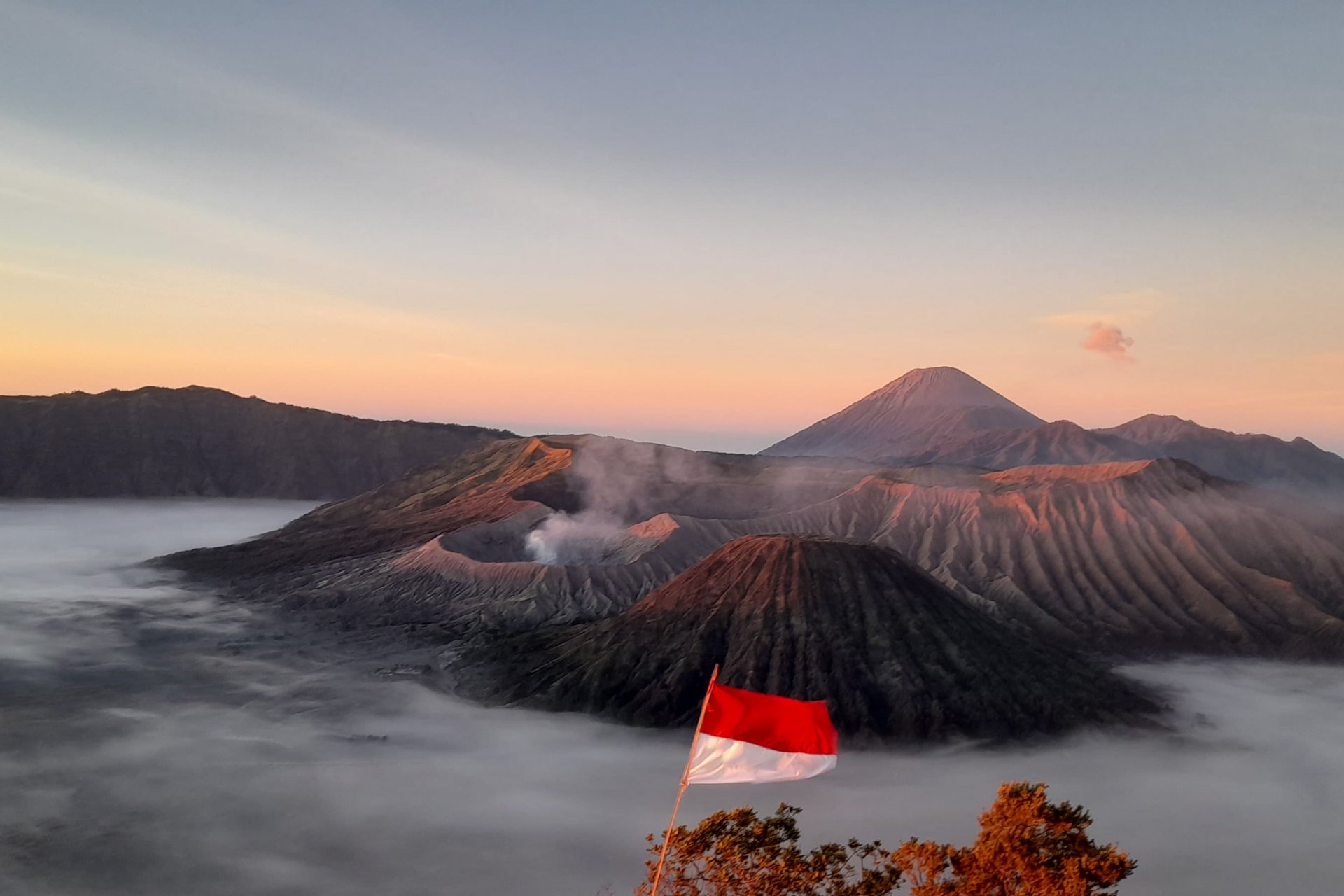 Specialist for Ijen crater to Mt Bromo tour package Ijen to Bromo Tour