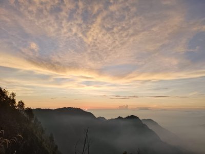 Travel from Surabaya or Malang to Ijen crater and Bromo sunset tour- in 3 days trip return Surabaya or Malang to Ijen crater and Bromo sunset tour - return 3D. Popular holiday travel package in East Java - Indonesia from Surabaya or Malang to Ijen crater and Bromo sunset tour - return, within 3 days 2 nights trip Ijen to Bromo Tour