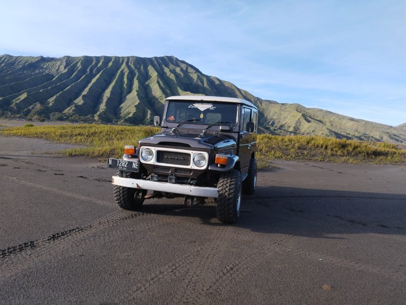Yogya to Surabaya by a train and drive to Bromo, then to Bali 2D Yogyakarta to Bromo tour via Surabaya with a train, then to Bali 2D Take an executive train from Yogyakarta to Surabaya, and drive to Bromo tour,- then drop off you to Bali for 2 days 1 night trip  Ijen to Bromo Tour