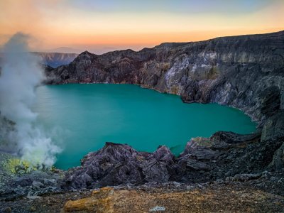 Java adventure tours to Paragliding, Bromo sunrise tour, Ijen Crater Tour with Ijen blue fire tou &  Ijen to Bromo Tour