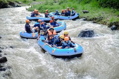 Yogya travel package to Borobudur, Jodipan village, Tumpak Sewu, Bromo, Kalibaru and Ijen tours and to Bali 7D Ijen to Bromo Tour